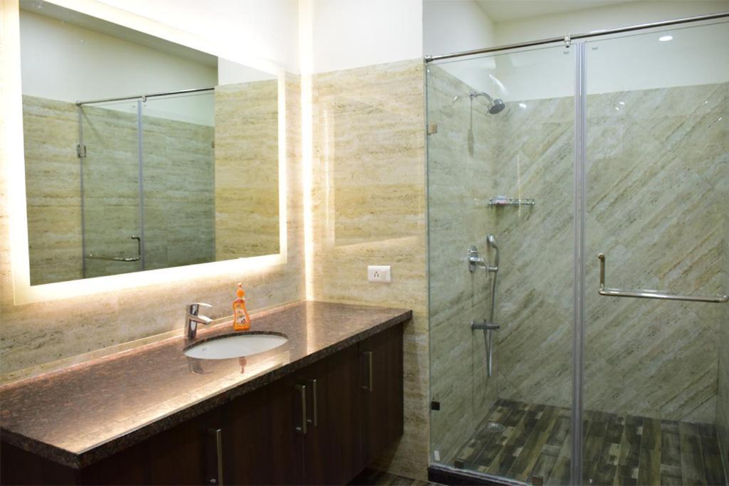 When In Gurgaon - Artemis Hospital 1 Min Walk, Fortis & Medanta 4 Mins Drive Exterior foto