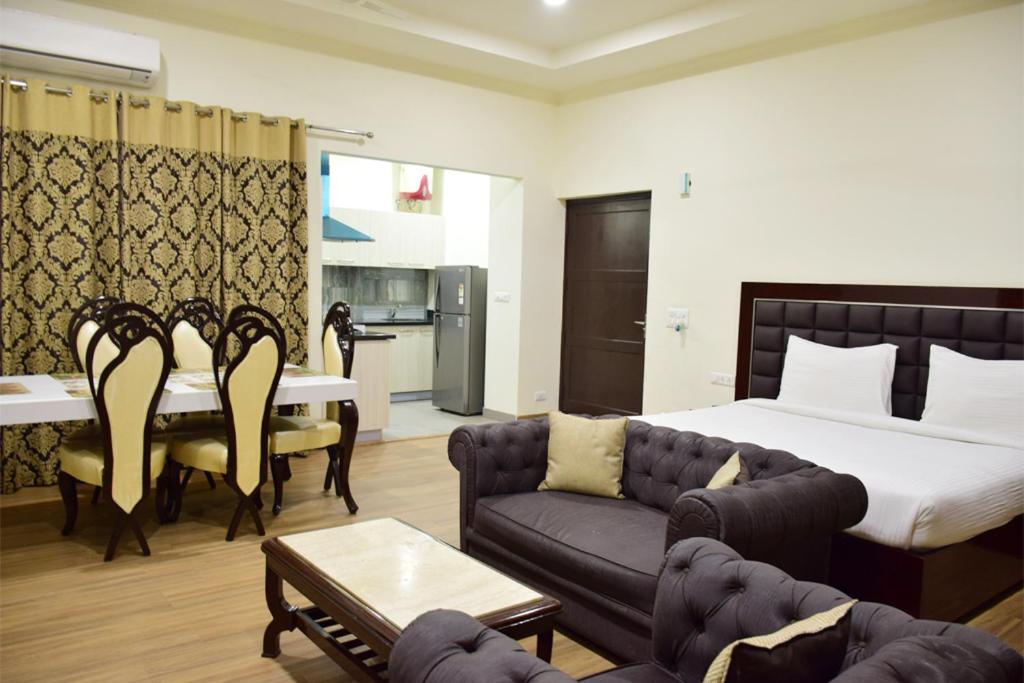 When In Gurgaon - Artemis Hospital 1 Min Walk, Fortis & Medanta 4 Mins Drive Exterior foto