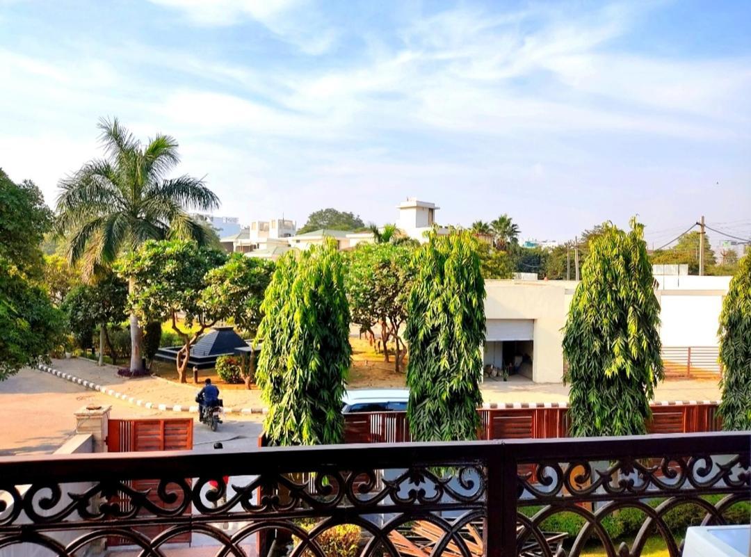 When In Gurgaon - Artemis Hospital 1 Min Walk, Fortis & Medanta 4 Mins Drive Exterior foto